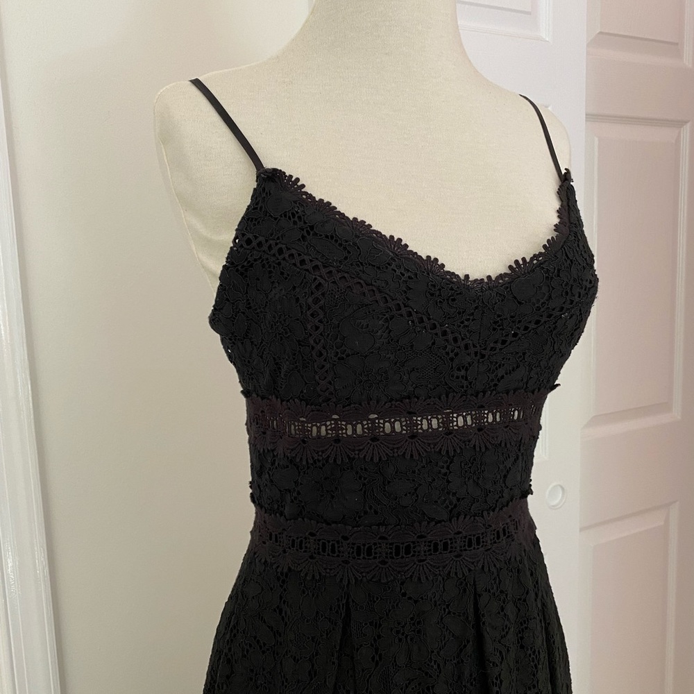 ✨ HOST PICK ✨ NSR Sleeveless Lace Midi Dress Black - S - NWT - peekaboo midriff - Picture 5 of 14